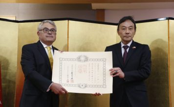 Order of the Rising Sun to Former Ambassador