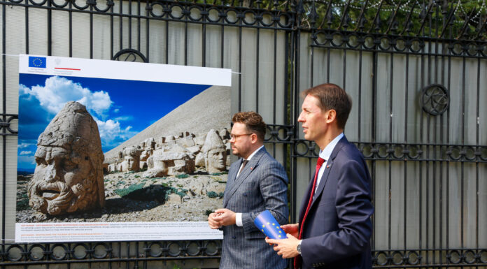 SHARED CULTURE AND VALUES THROUGH PHOTOGRAPHS