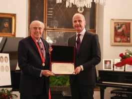 YUKSEL ERIMTAN RECEIVES THE GOLD MEDAL