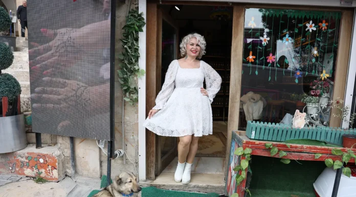 MARDİN’S “MARILYN MONROE” CARING FOR STRAY ANIMALS THROUGH HANDMADE SOAP