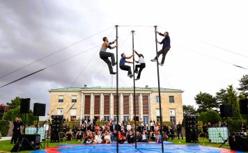 Chinese pole acrobatics at the French Embassy